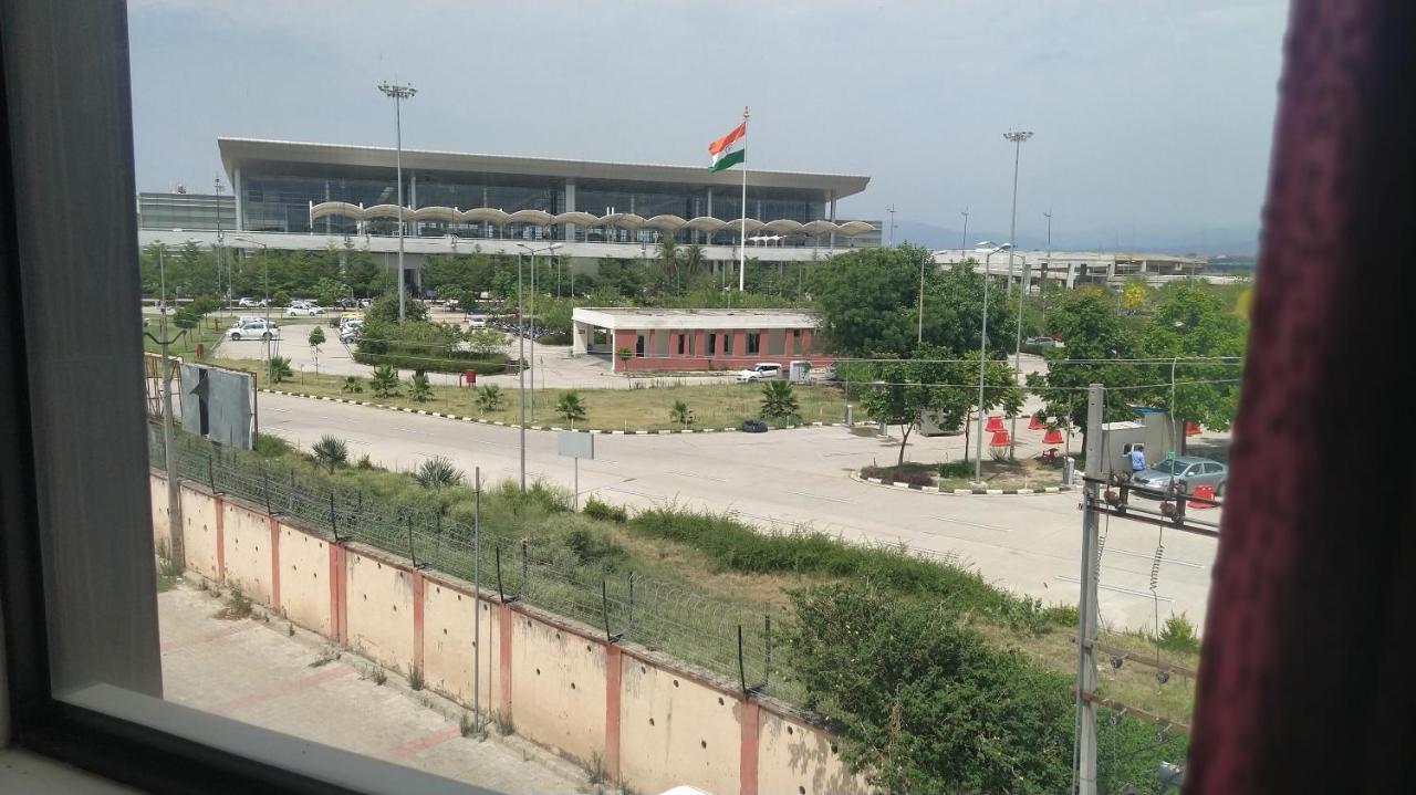 โรงแรมยูเรเซีย โมฮาลี อินเตอร์เนชั่นแนล แอร์พอร์ต Zirakpur ภายนอก รูปภาพ