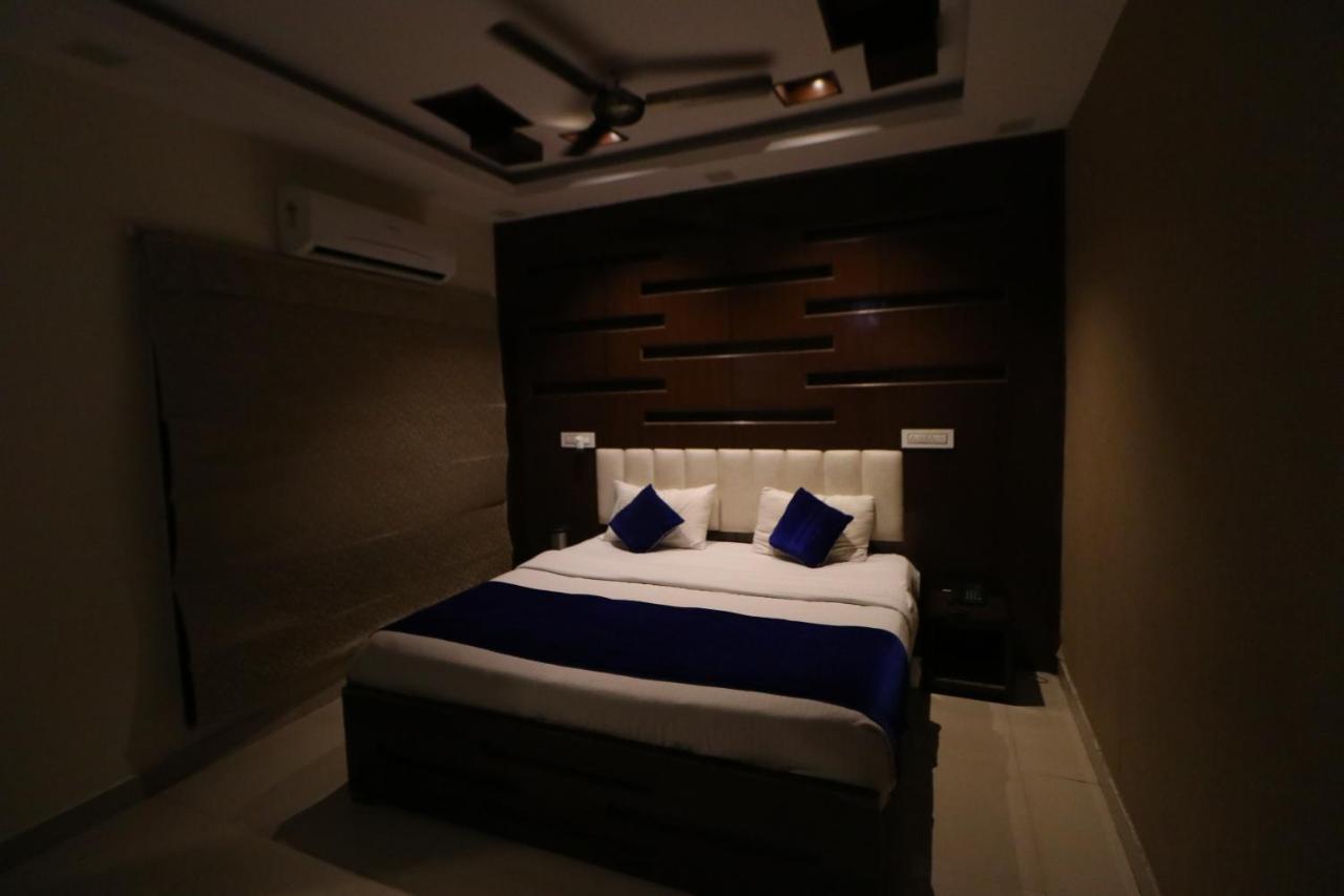 โรงแรมยูเรเซีย โมฮาลี อินเตอร์เนชั่นแนล แอร์พอร์ต Zirakpur ภายนอก รูปภาพ